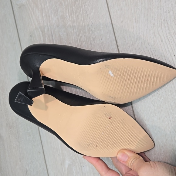Marc Fisher Women Black Leather Heels The Pointed Toe Shoes Sz 6M - Picture 9 of 10